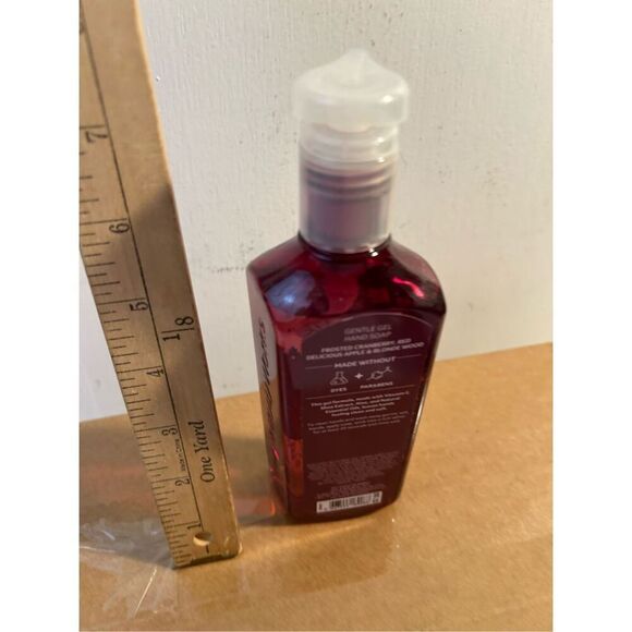 Bath and Body Works Frosted Cranberry gentle gel hand soap - Picture 3 of 3